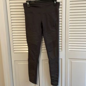 Grey Alo leggings!